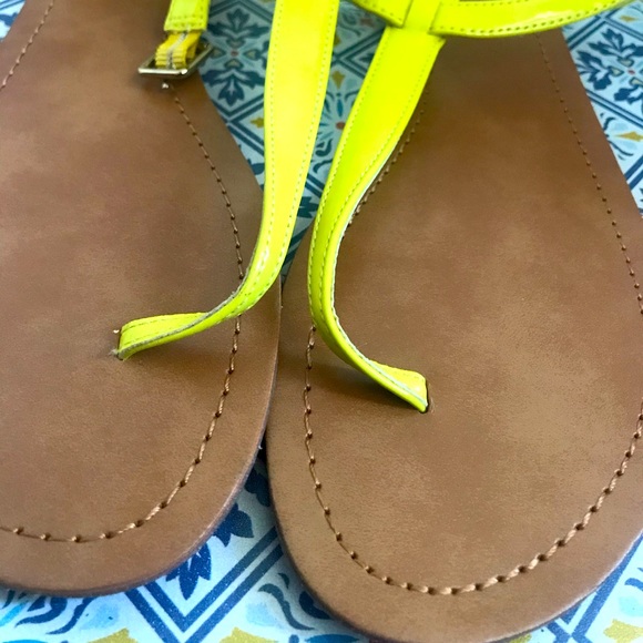 Slippers - Picture 2 of 6